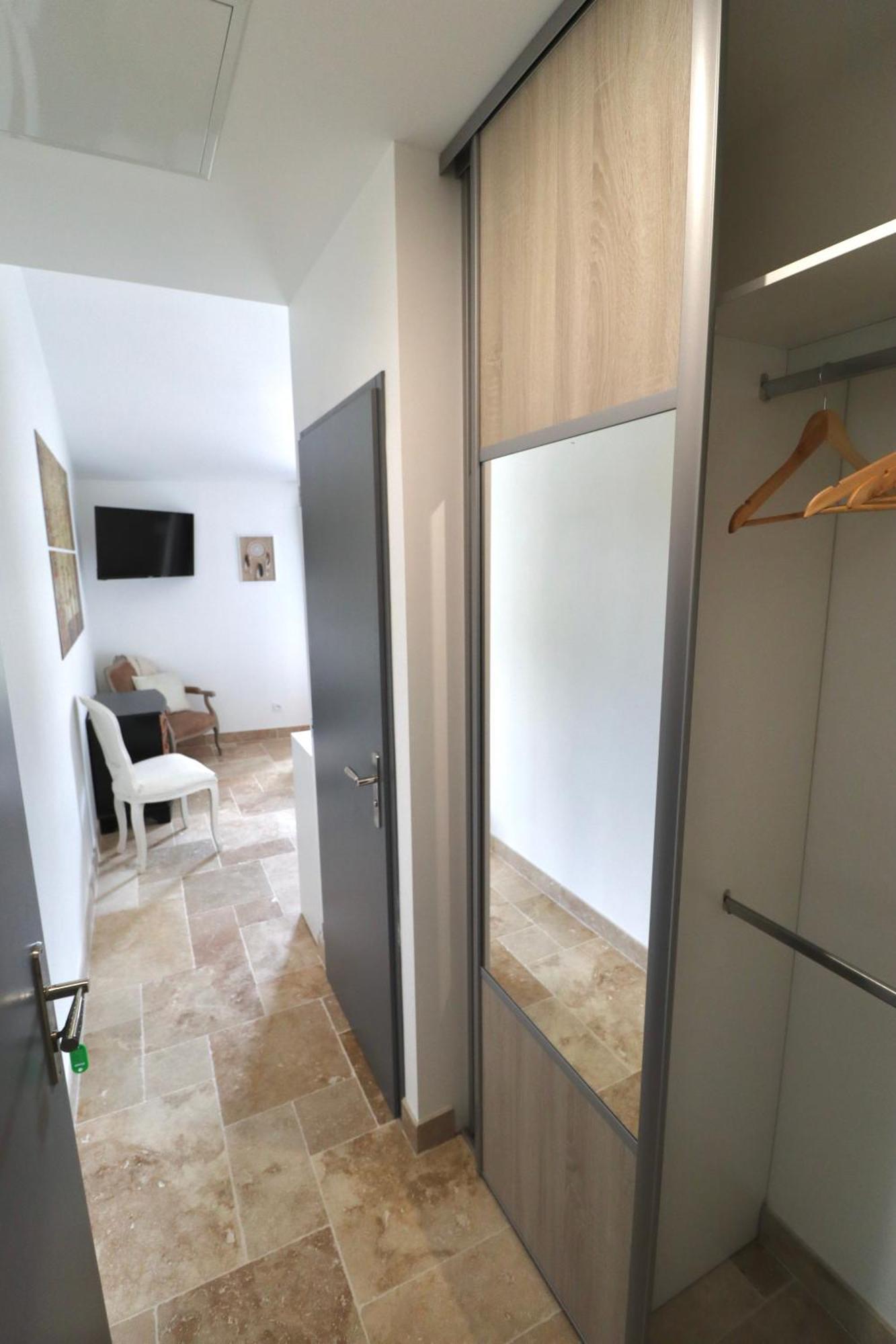 Chambres D'Hotes Avec Jacuzzi Et Piscine Au Mas De Cadoule Saint-Just  Quarto foto