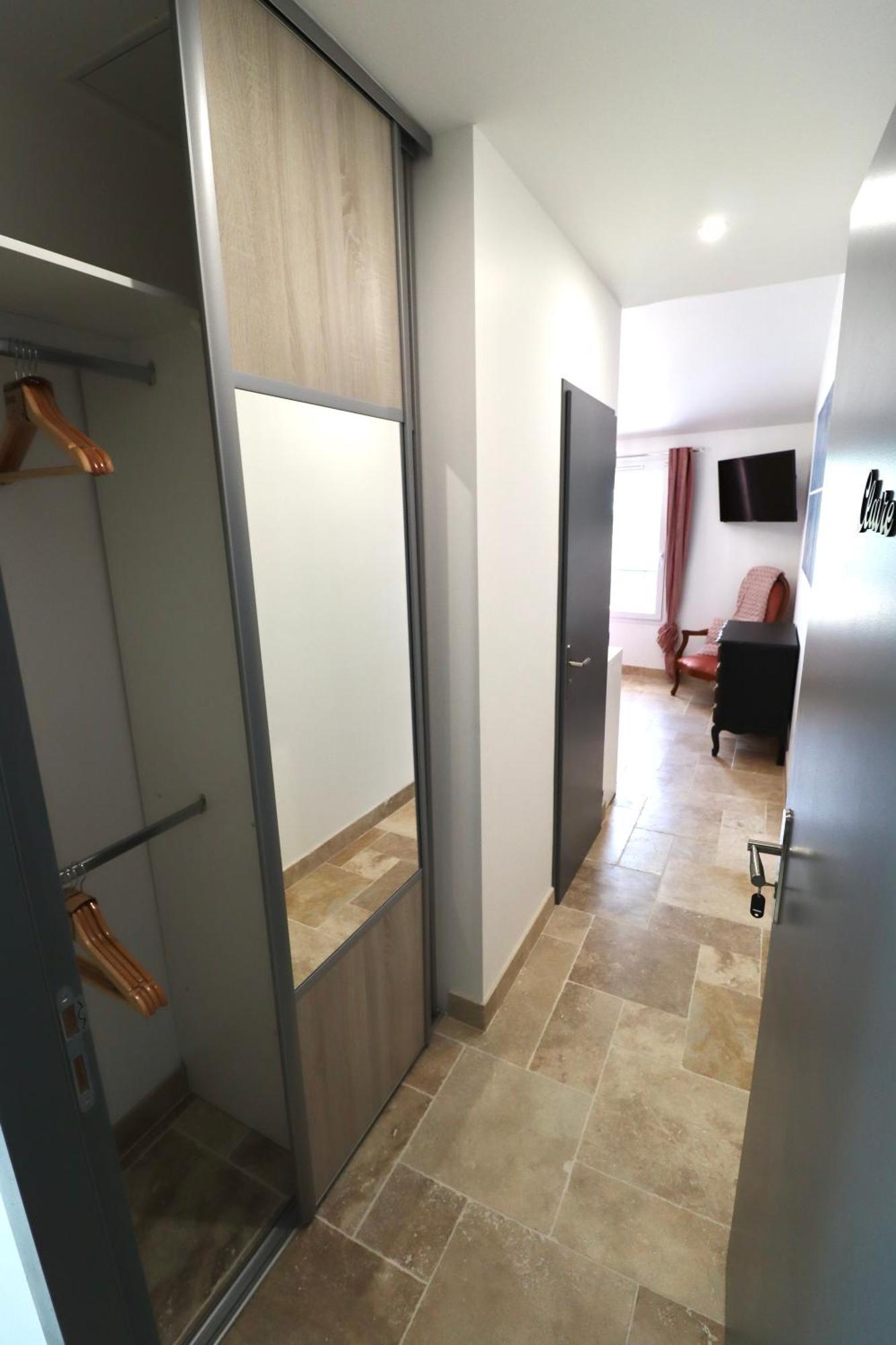 Chambres D'Hotes Avec Jacuzzi Et Piscine Au Mas De Cadoule Saint-Just  Quarto foto