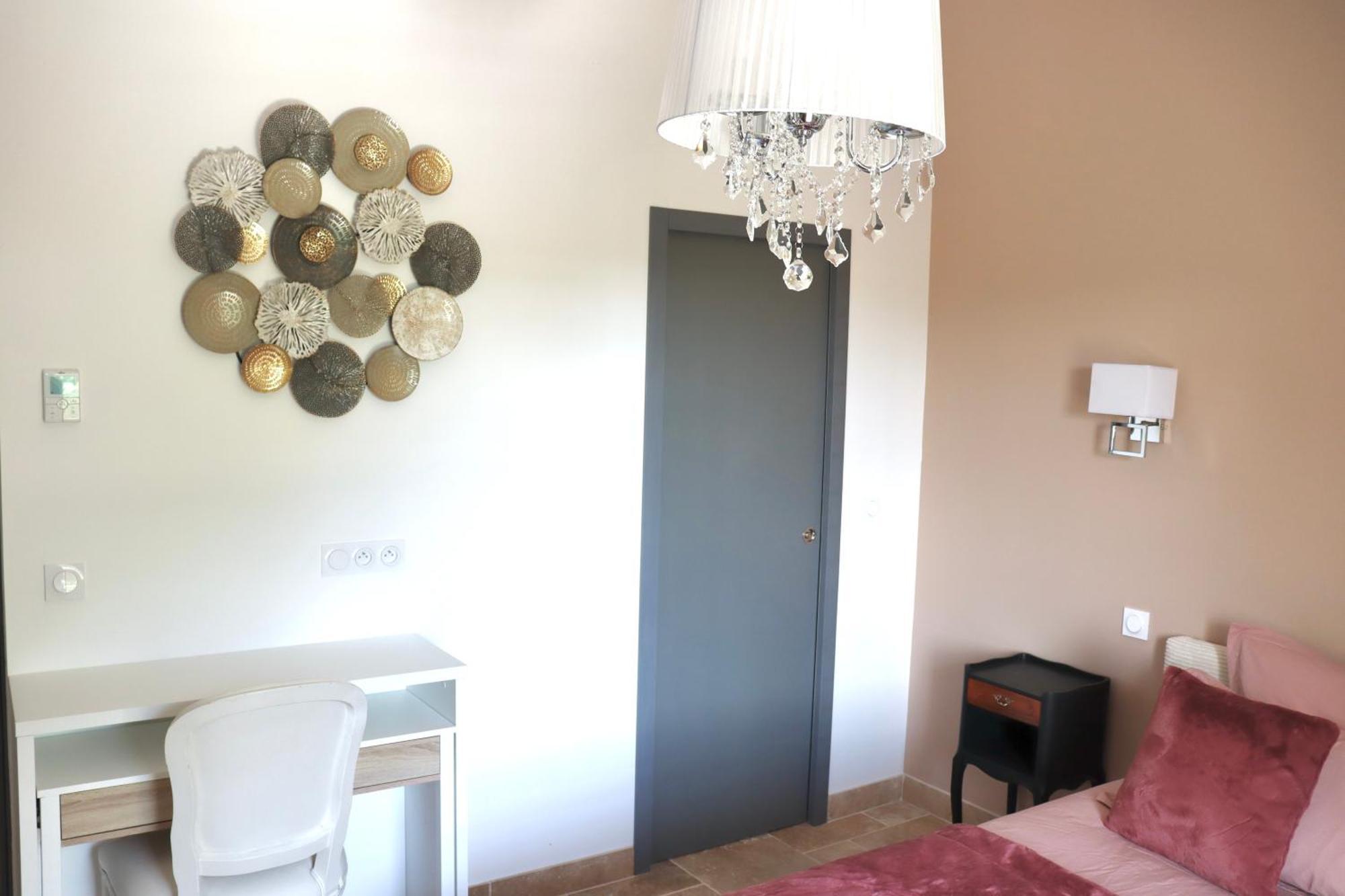 Chambres D'Hotes Avec Jacuzzi Et Piscine Au Mas De Cadoule Saint-Just  Quarto foto