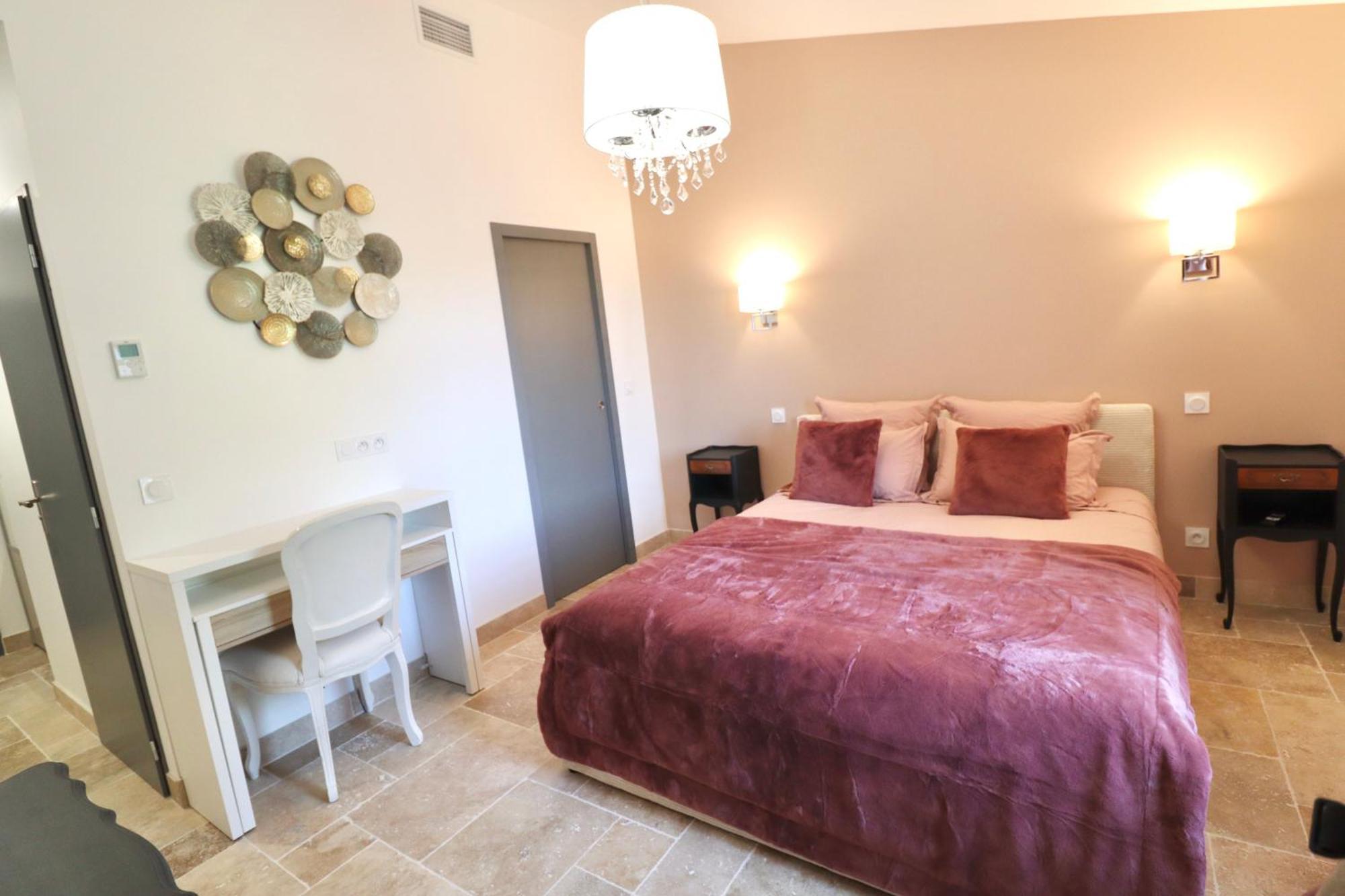 Chambres D'Hotes Avec Jacuzzi Et Piscine Au Mas De Cadoule Saint-Just  Quarto foto