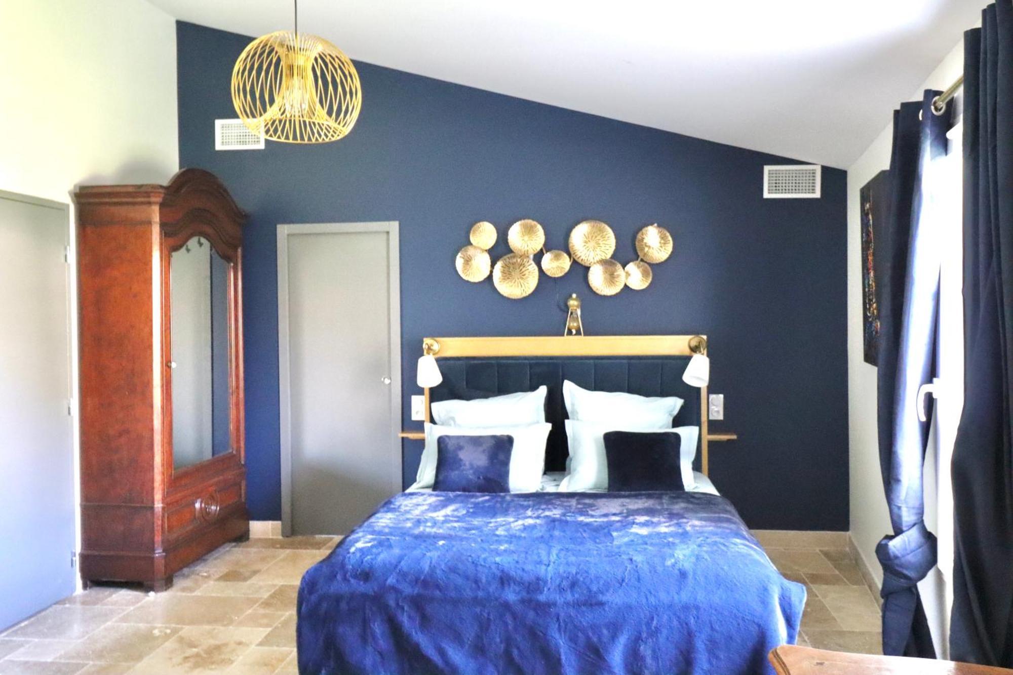 Chambres D'Hotes Avec Jacuzzi Et Piscine Au Mas De Cadoule Saint-Just  Quarto foto